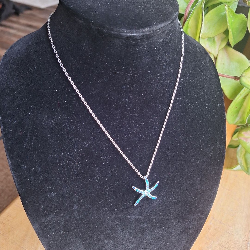 Silver Tone Starfish Pendant Necklace Blue Rhinestone Beach Ocean Nautical 18 in